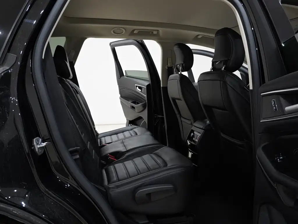 Ford Edge 2018 — фото 11