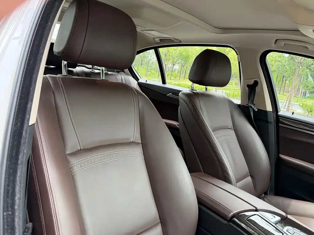 BMW 5 Series 2015 — фото 18