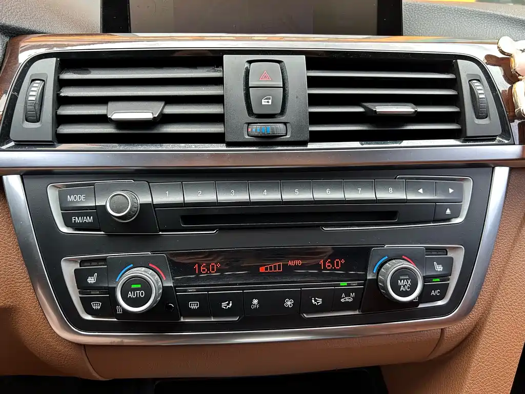 BMW 3 Series 2015 — фото 36
