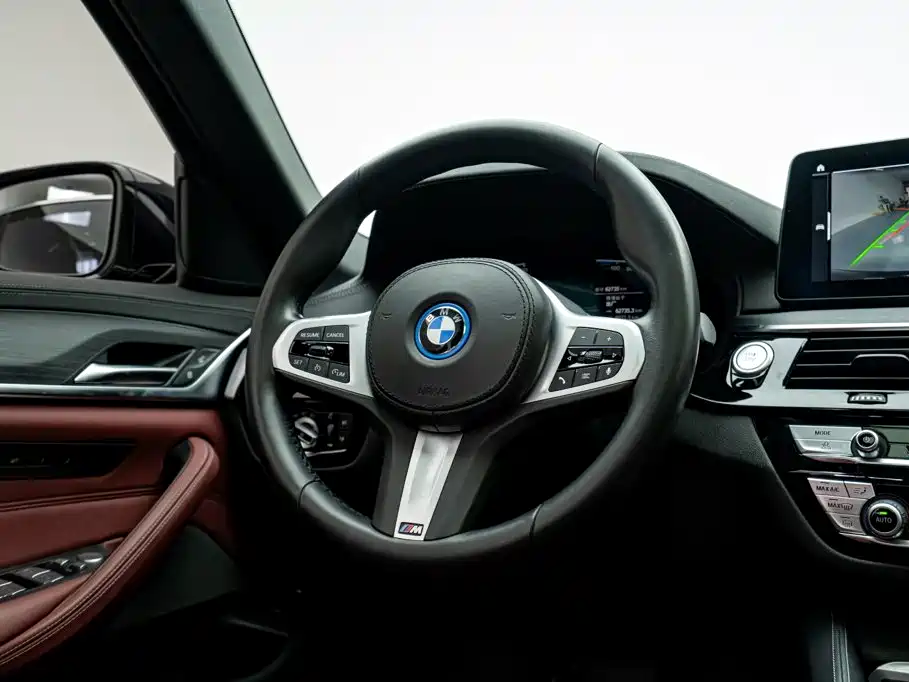 BMW 5 Series New Energy 2022 — фото 15
