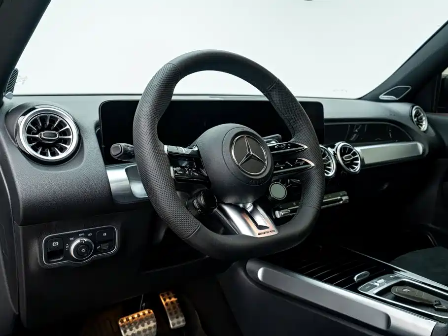 Mercedes-Benz GLB AMG 2024 — фото 23