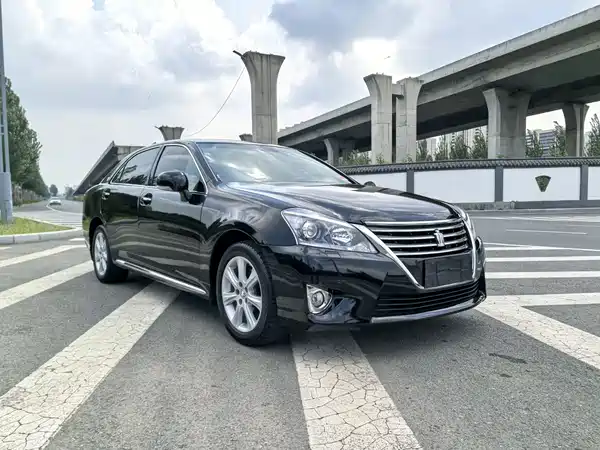 Toyota Crown 2014