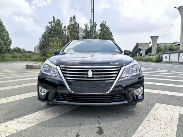 Toyota Crown 2014