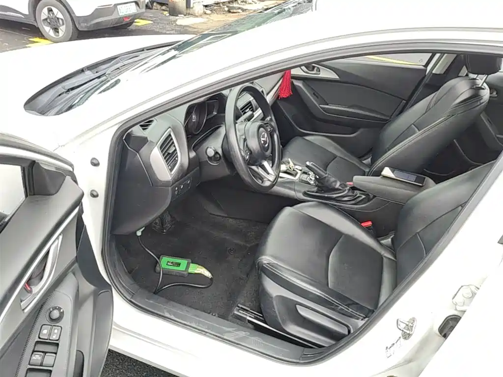 Mazda 3 Axela 2018 — фото 16