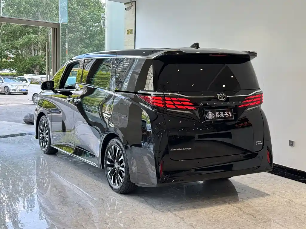 Toyota Alphard 2024 — фото 23