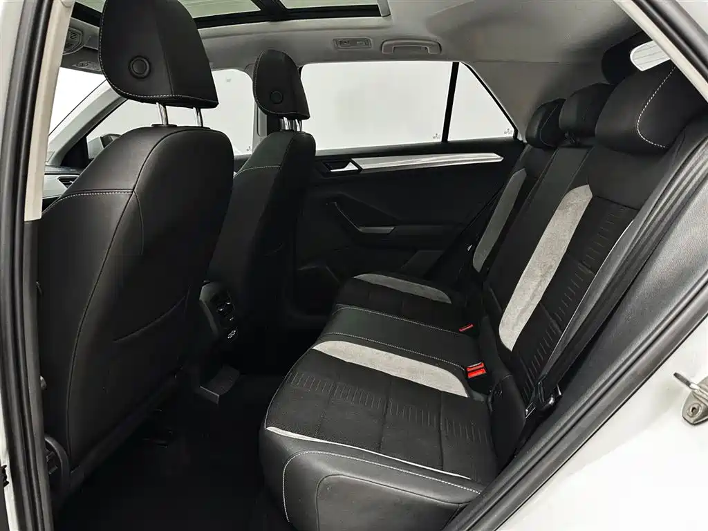 Volkswagen T-Roc 2022 — фото 13