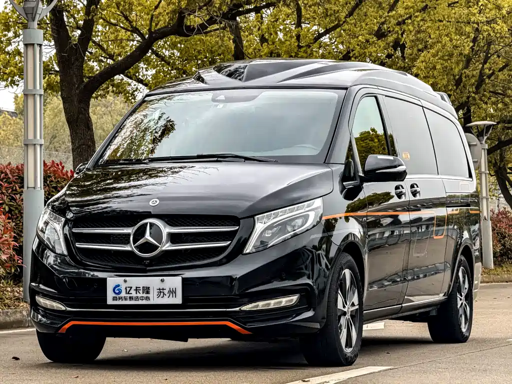 Mercedes-Benz V-Class 2022 — фото 1