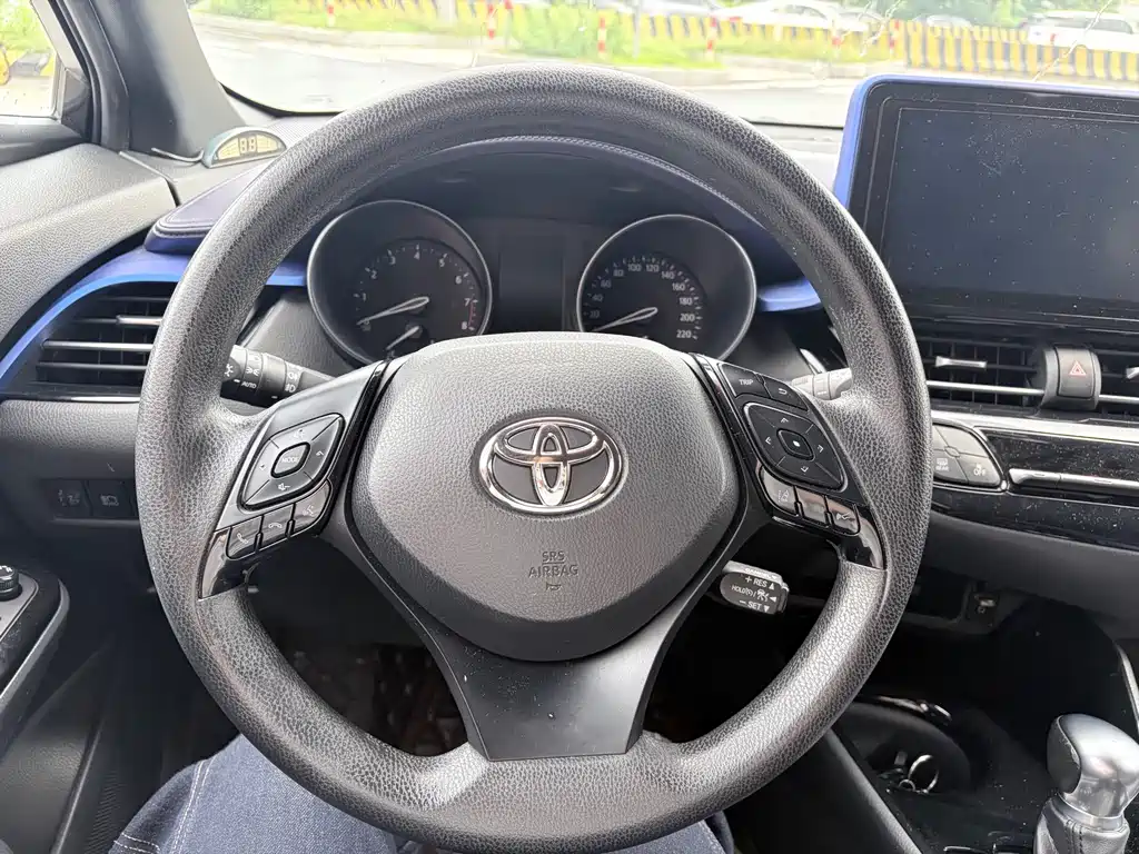 Toyota C-HR 2019 — фото 7