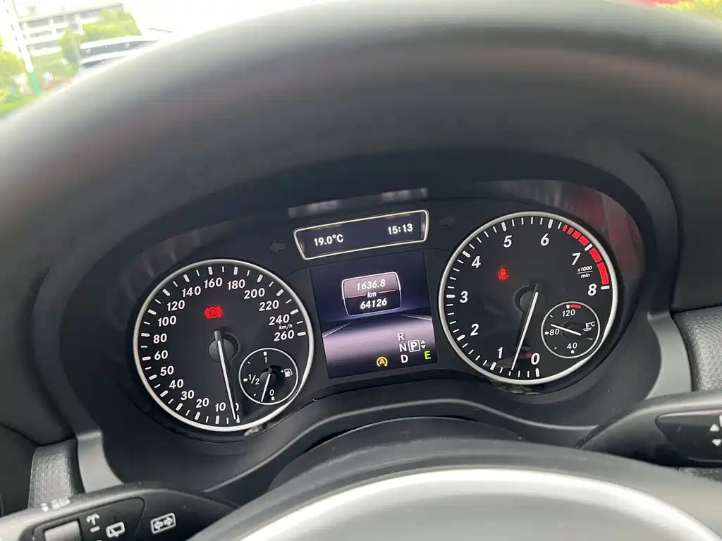 Mercedes-Benz A-Class 2015 — фото 17