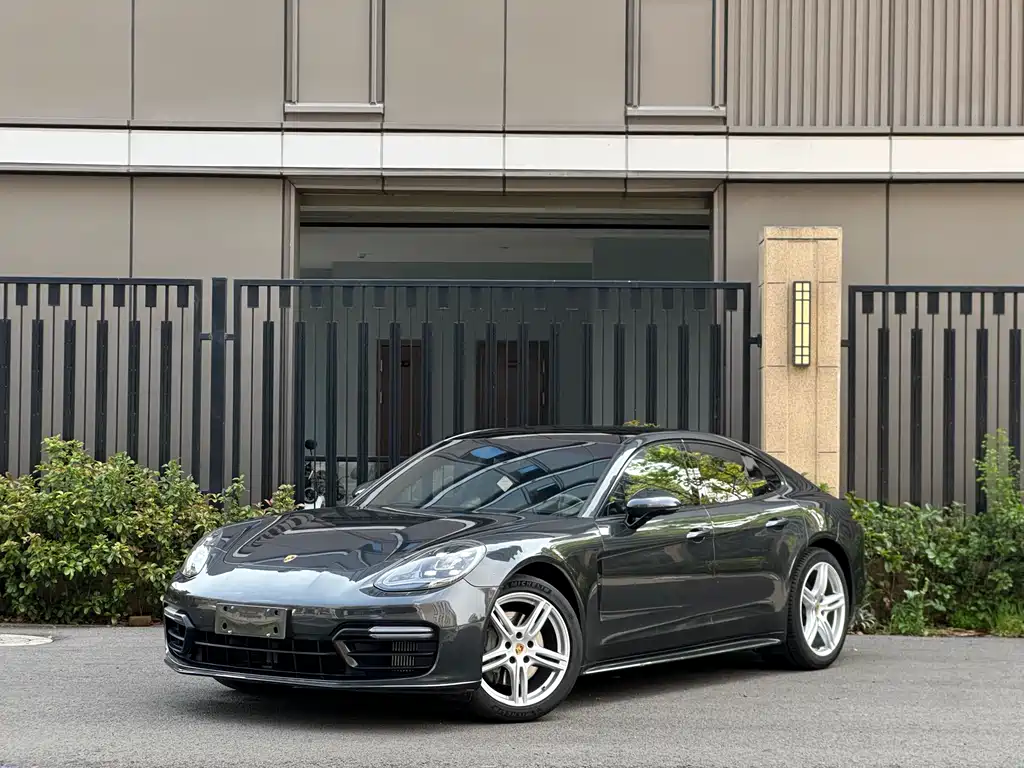 Porsche Panamera 2018 — фото 1