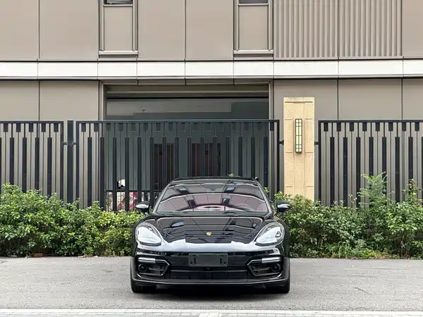 Porsche Panamera 2023