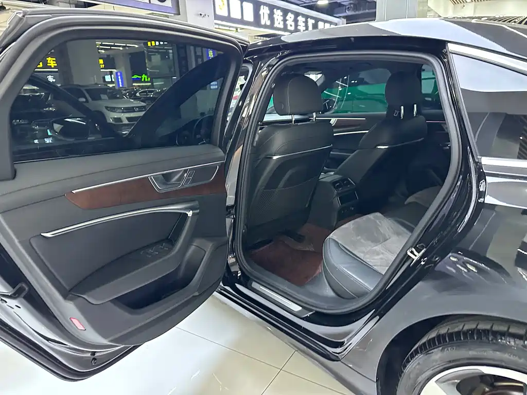 Audi A6L 2023 — фото 10