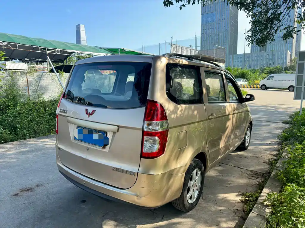 Wuling Hongguang 2015 — фото 9