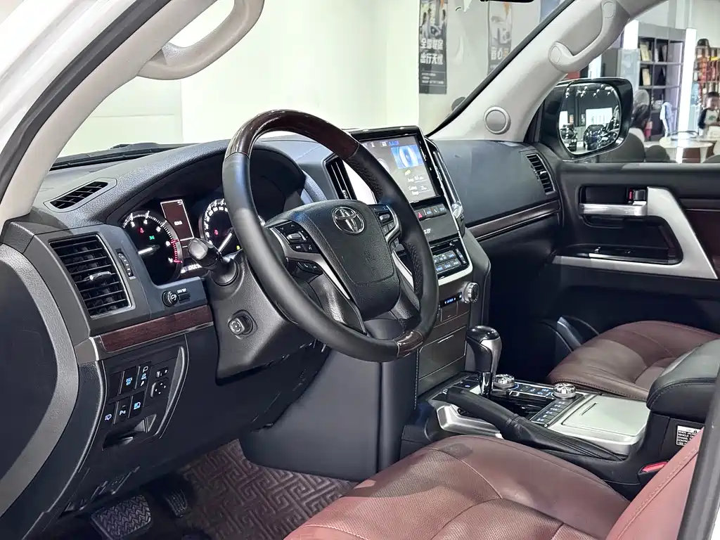 Toyota Land Cruiser 2019 — фото 18