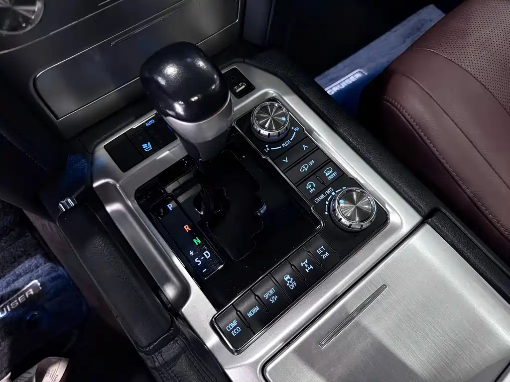 Toyota Land Cruiser 2019 — фото 25