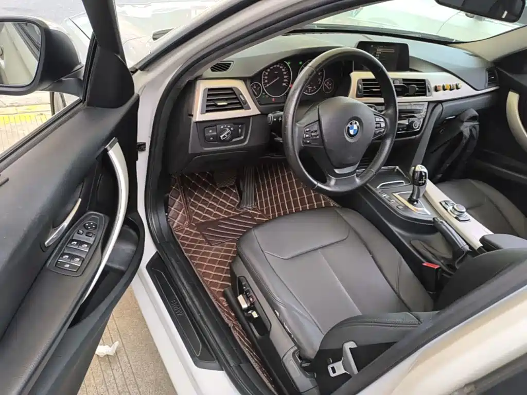 BMW 3 Series 2016 — фото 16