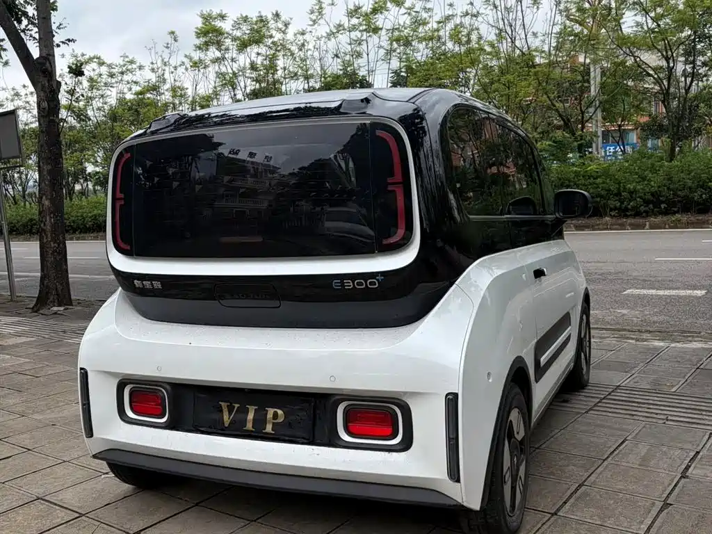 Baojun E300 2020
