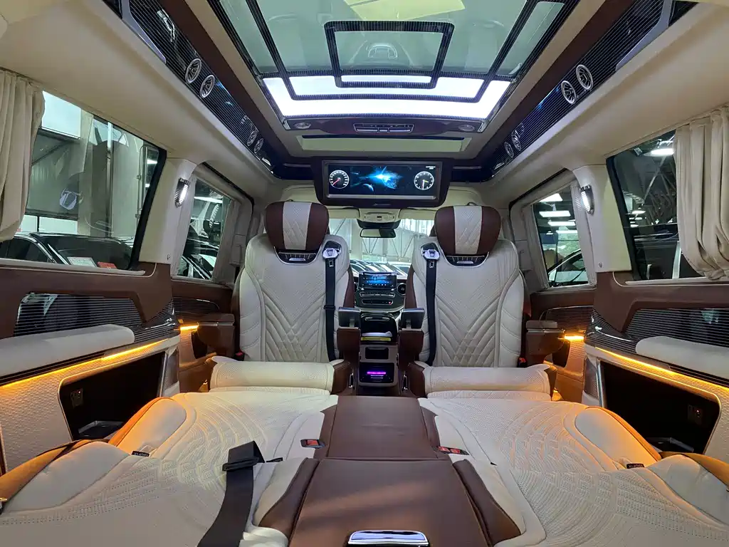 Mercedes-Benz V-Class 2023 — фото 16