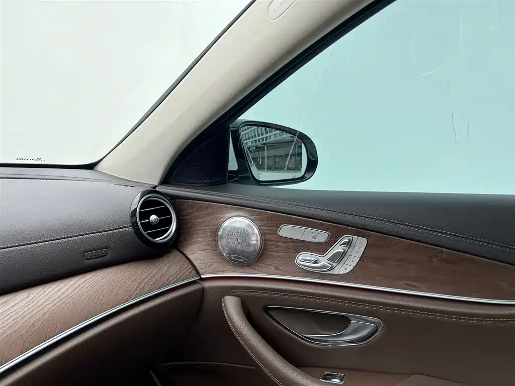 Mercedes-Benz E-Class 2022 — фото 12