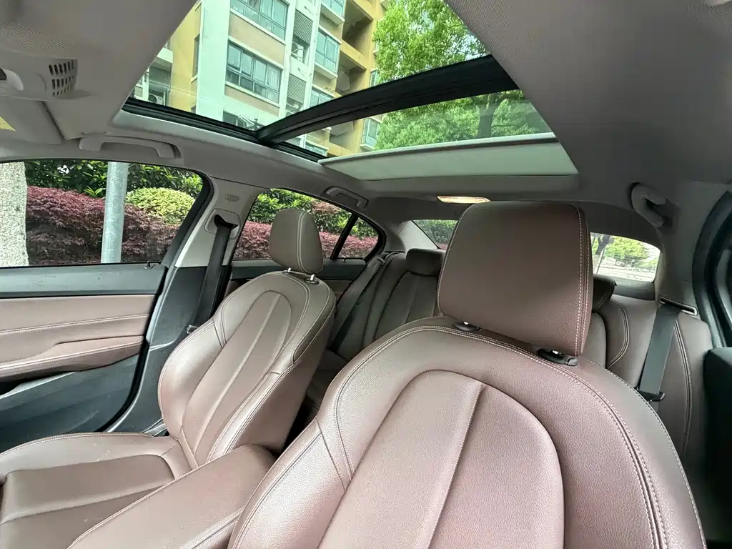 BMW 1 Series 2019 — фото 14