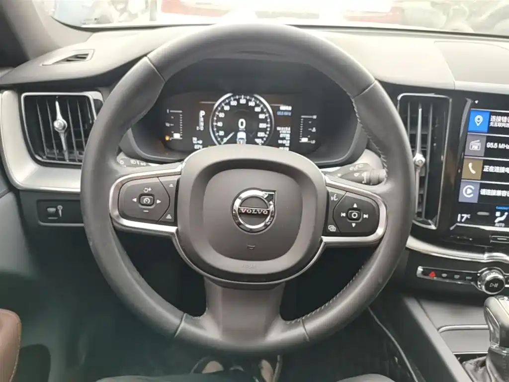 Volvo XC60 2020 — фото 11