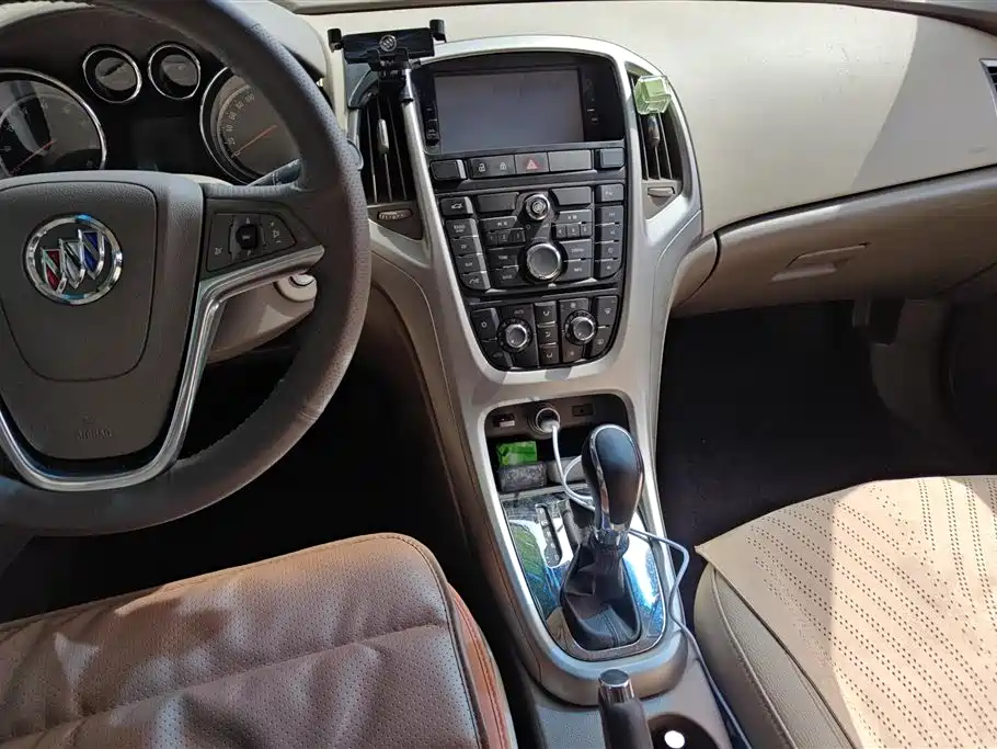 Buick Excelle 2014 — фото 16