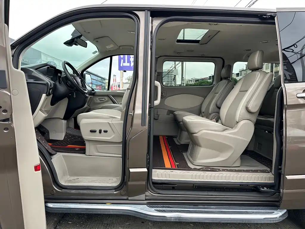Ford Tourneo 2017 — фото 11