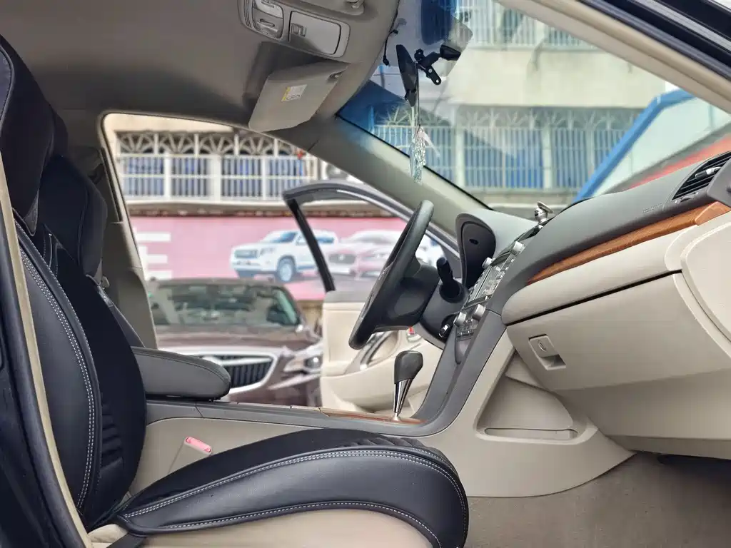 Toyota Camry 2010 — фото 15