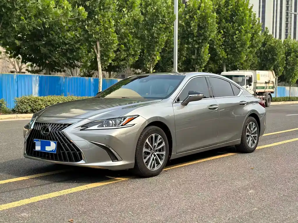 Lexus ES 2022