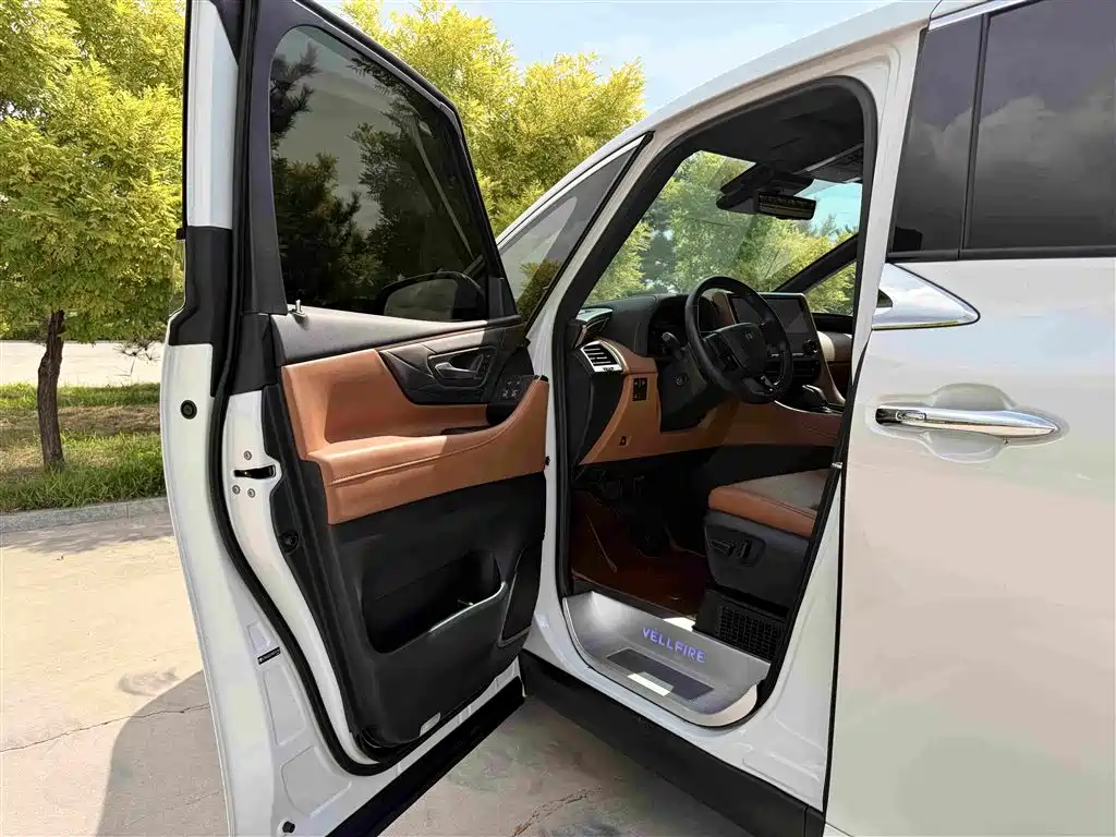 Toyota Vellfire 2024 — фото 4