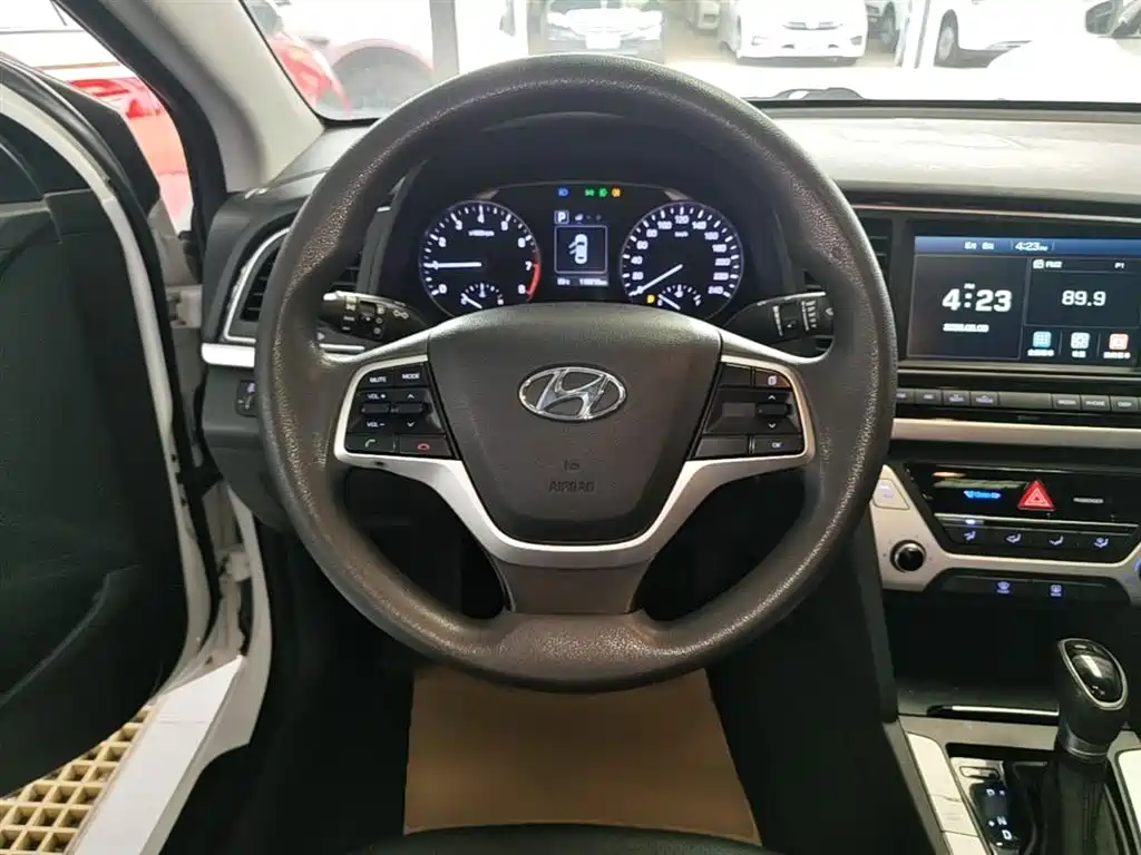 Hyundai Elantra 2018 — фото 11