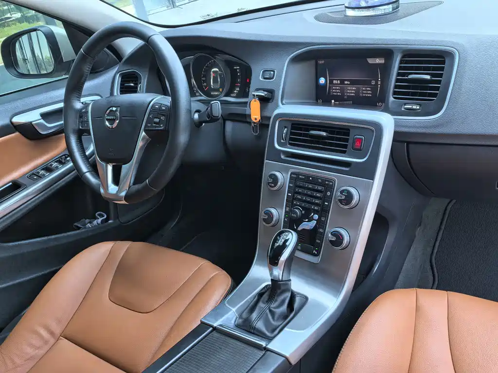 Volvo S60 2018 — фото 20