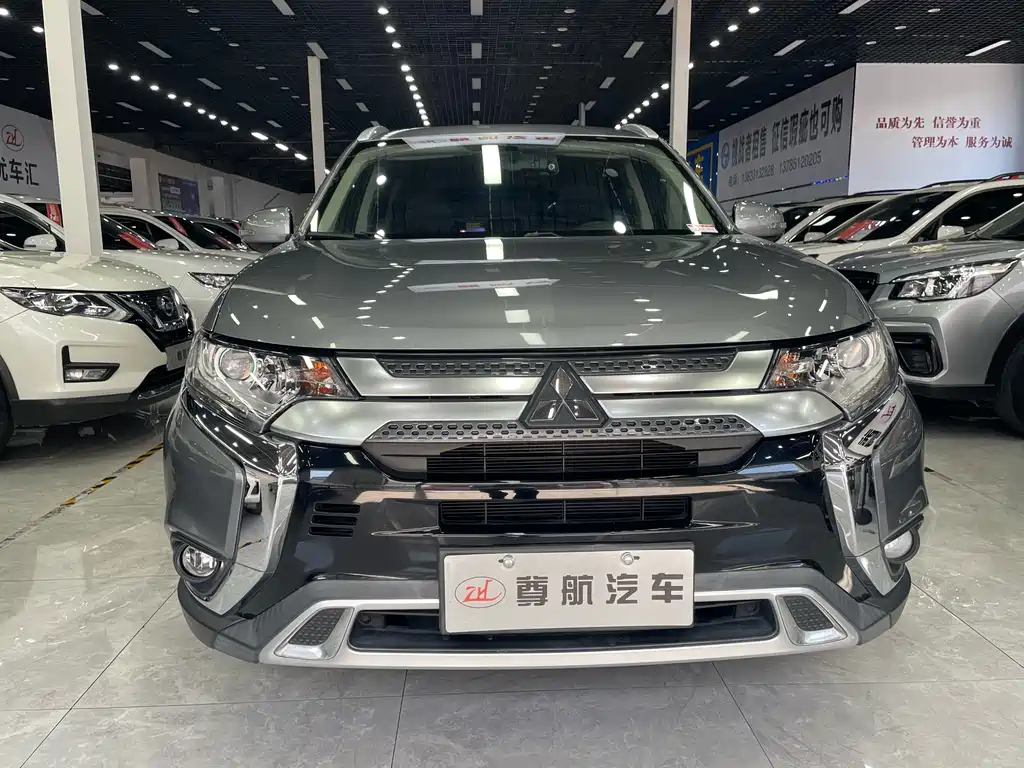 Mitsubishi Outlander 2019 — фото 2
