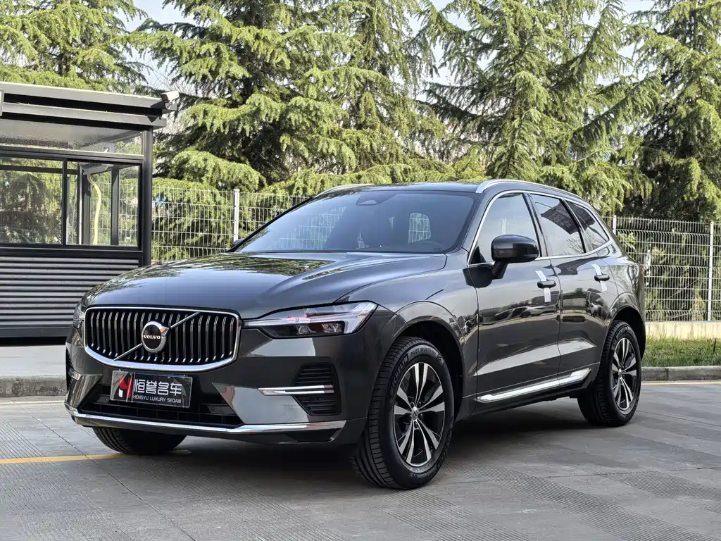 Volvo XC60 2022 — фото 1