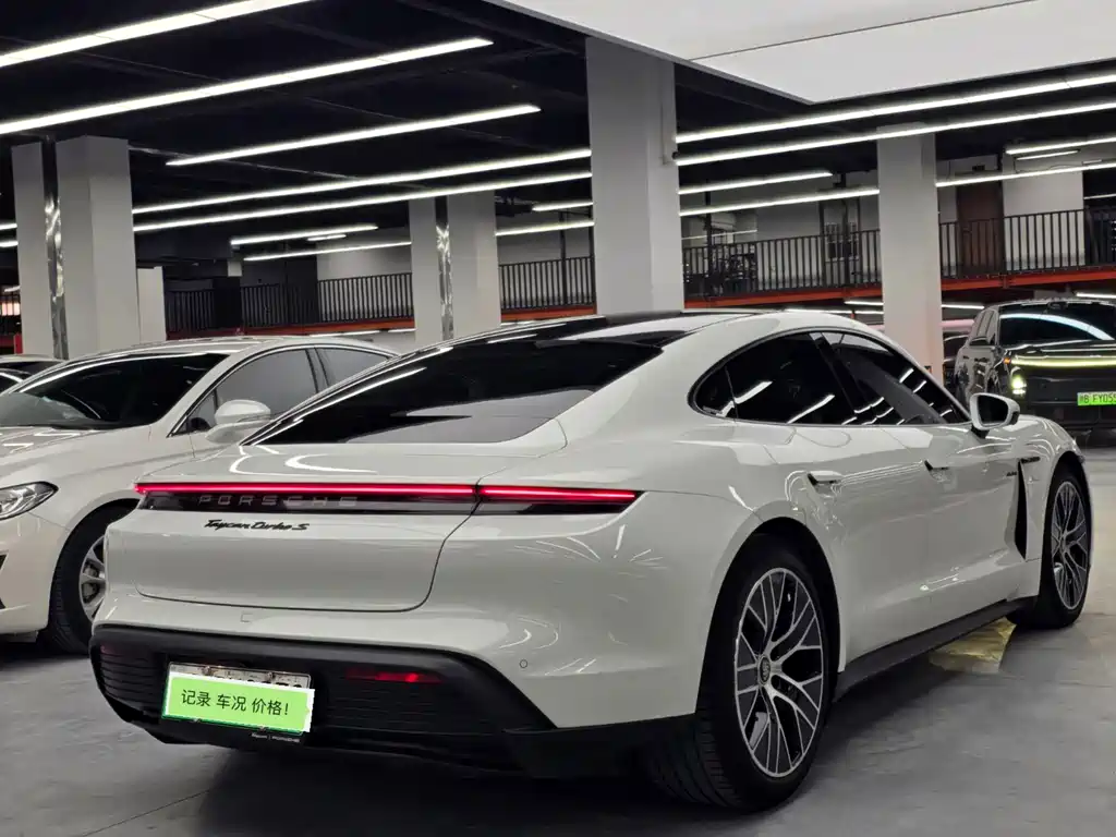 Porsche Taycan 2020 — фото 9