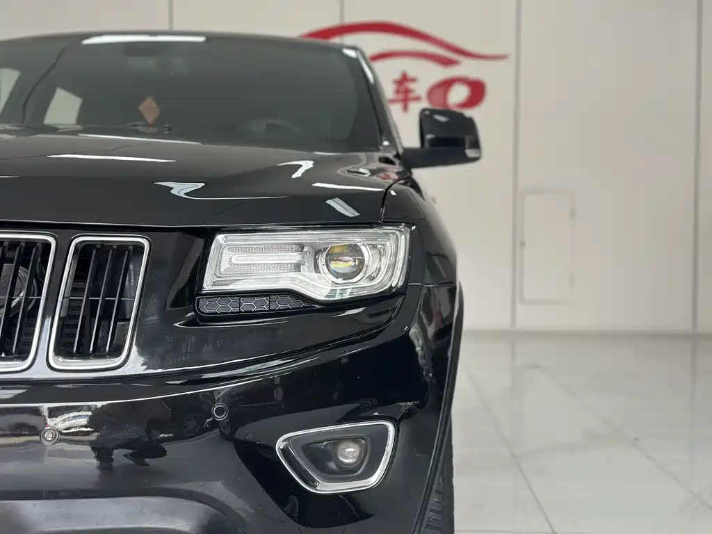 Jeep Grand Cherokee 2016 — фото 8
