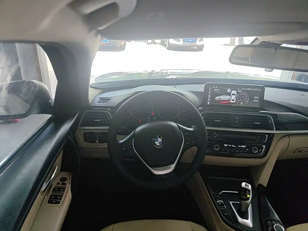 BMW 3 Series 2017 — фото 10