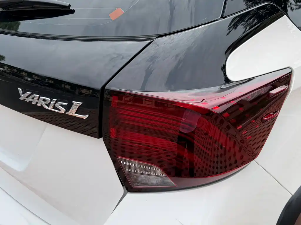 Toyota Yaris L 2022 — фото 8