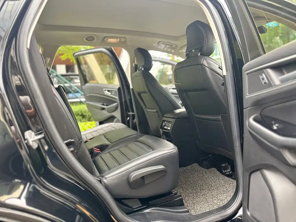 Ford Edge 2018 — фото 10
