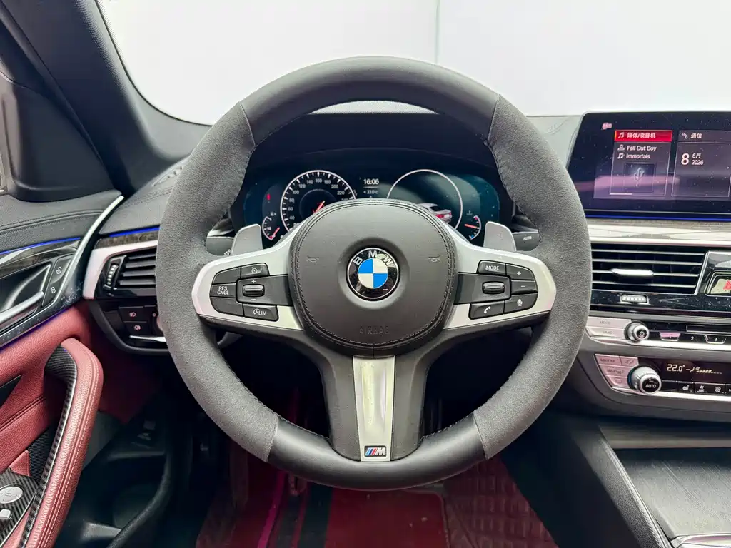 BMW 5 Series 2019 — фото 16