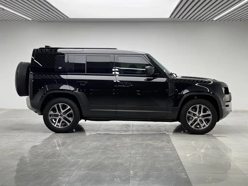 Land Rover Defender 2024 — фото 8