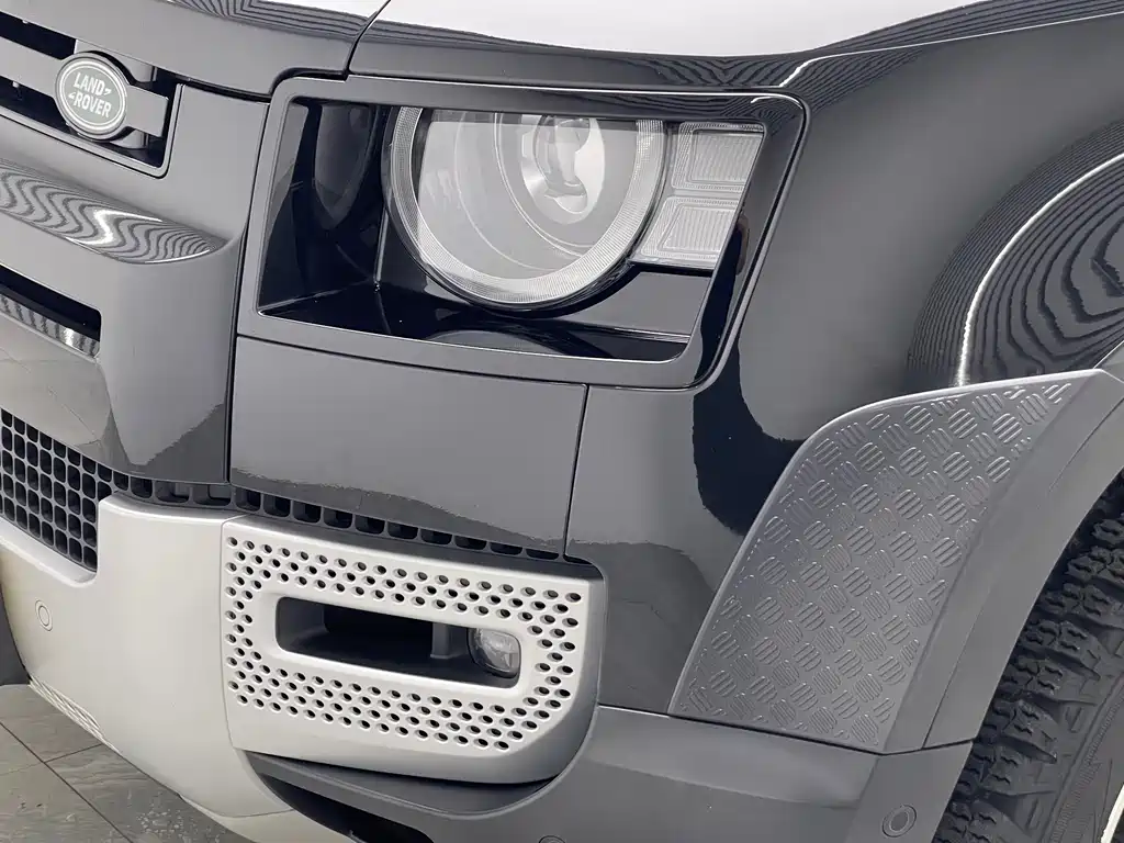 Land Rover Defender 2024 — фото 18