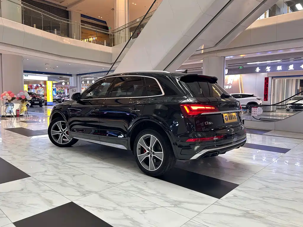 Audi Q5L 2023 — фото 7