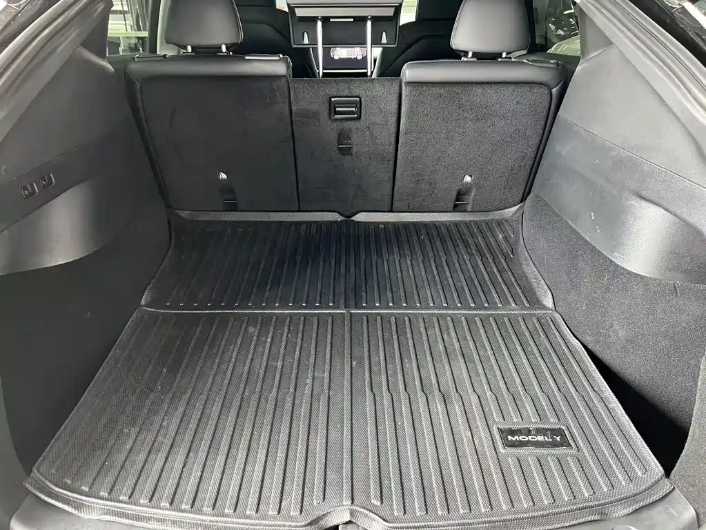 Tesla Model Y 2023 — фото 15