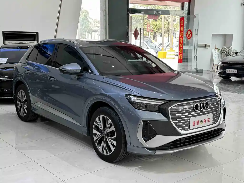 Audi Q4 e-tron 2025 — фото 2
