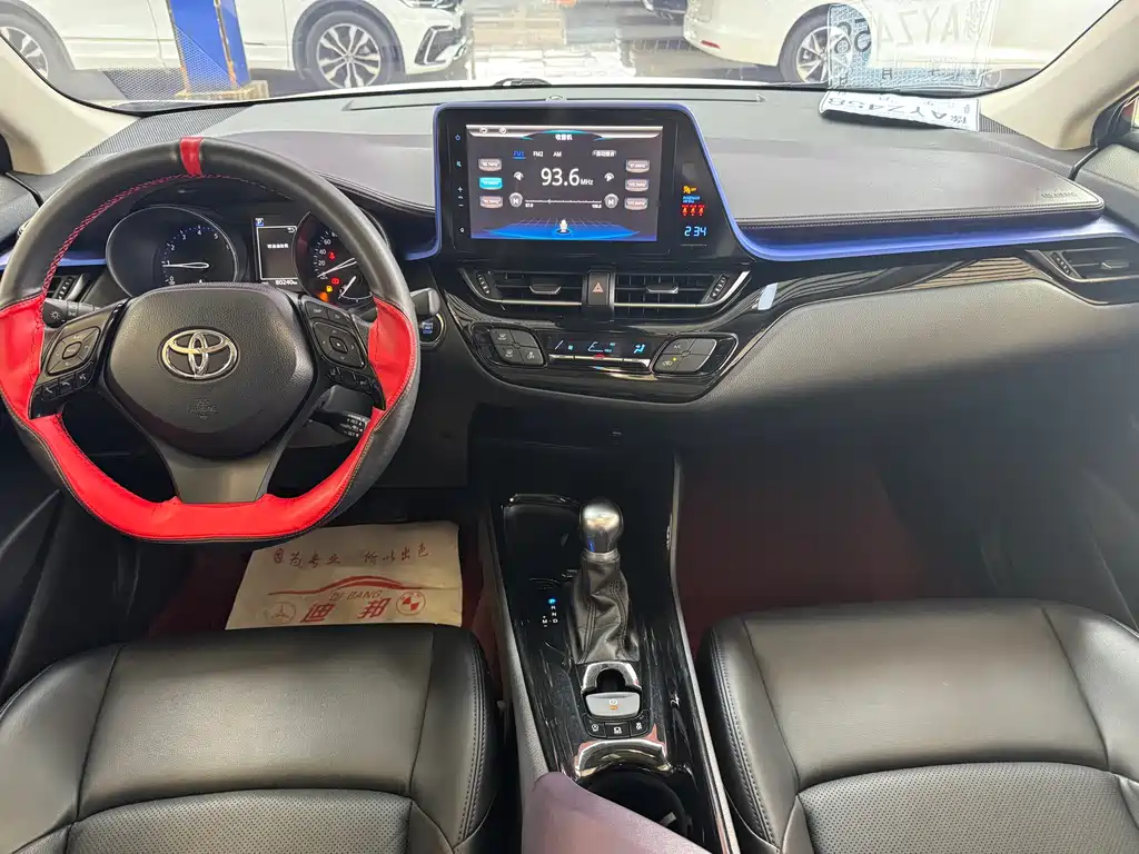 Toyota C-HR 2020 — фото 5