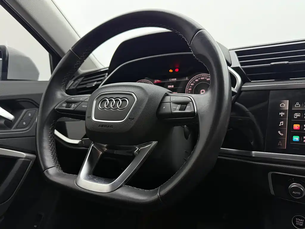 Audi Q3 2022 — фото 13