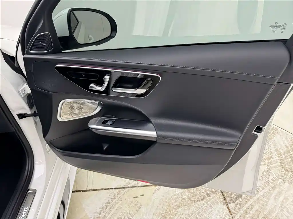 Mercedes-Benz C-Class 2023 — фото 8