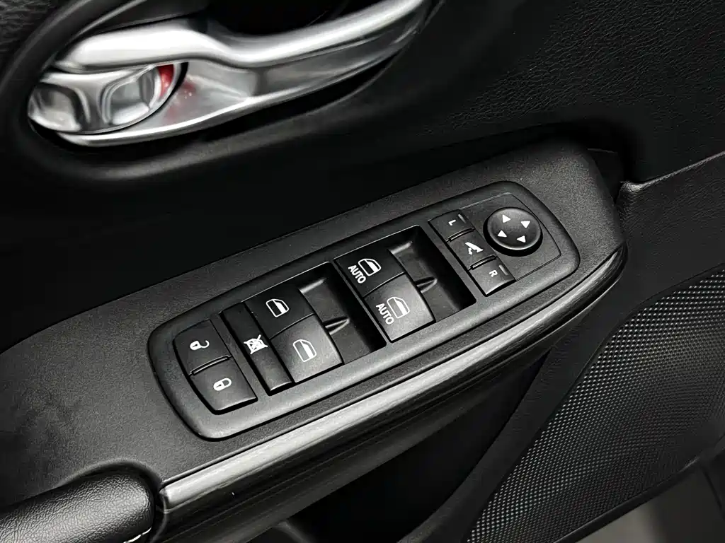 Jeep Cherokee 2018 — фото 25