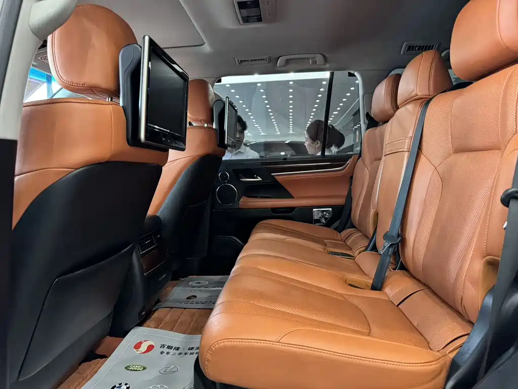 Lexus LX 2017 — фото 10